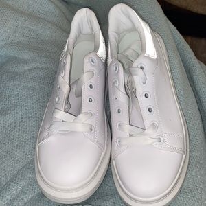 Hey . Thanks for visiting . Nice to share clothes and shoes with you guys !